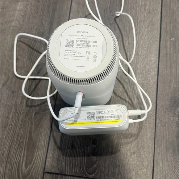 Xfinity Storm Ready Wifi Extender w/ Battery Backup - Picture 4 of 4